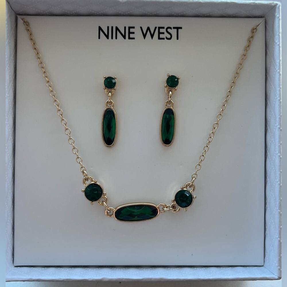 Nine West Gold and Green Earring Emerald Green Color - Picture 5 of 9